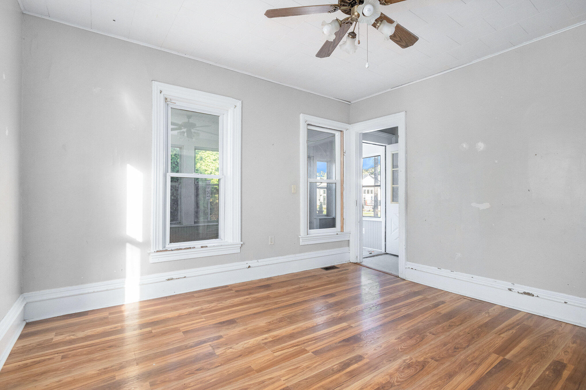 110 North Disbrow Street Cassopolis, MI 49031 - Photo 5 of 24 img_0157_926