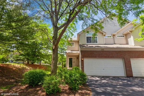 $2,650 | 2215 Stoughton Drive, Unit 2215, Aurora, IL 60502