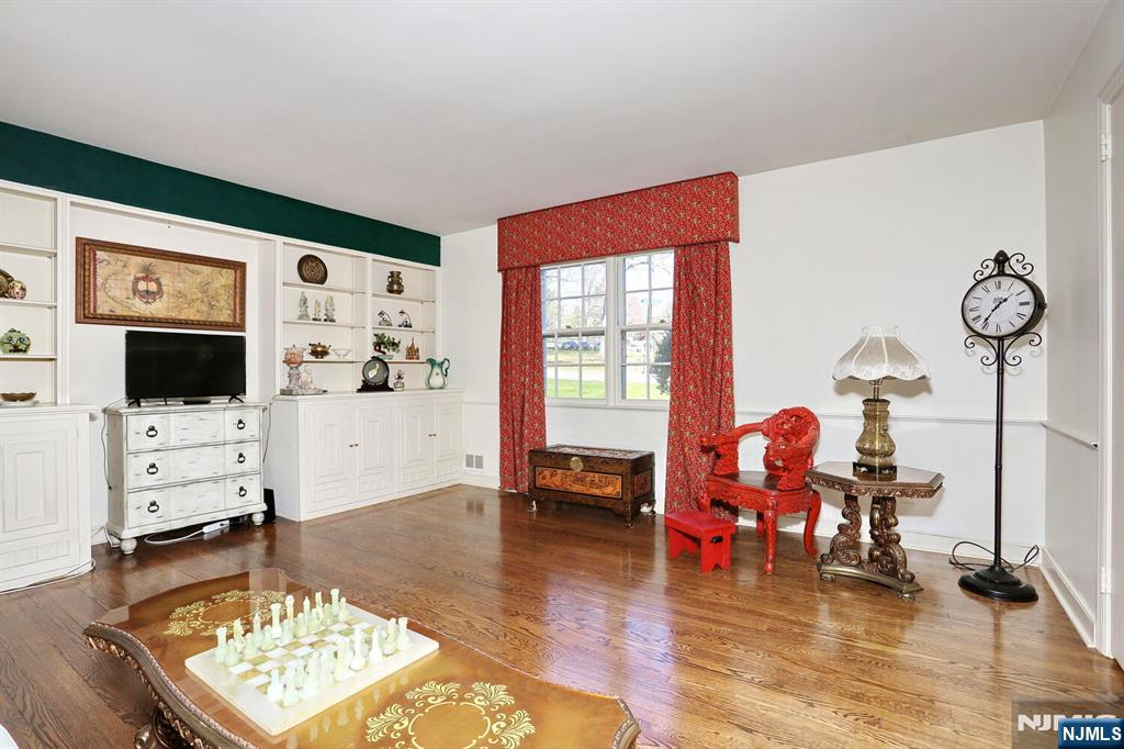 328 West Ridgewood Avenue Ridgewood, NJ 07450 - Photo 19 of 49