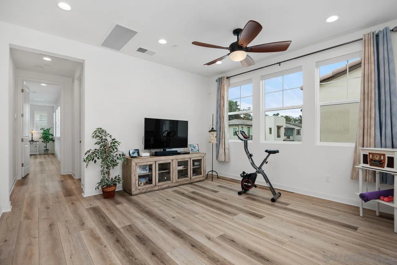 565 Townsend Way San Marcos, CA 92078 - Photo 16 of 33 a view of a livingroom with workspace and a window