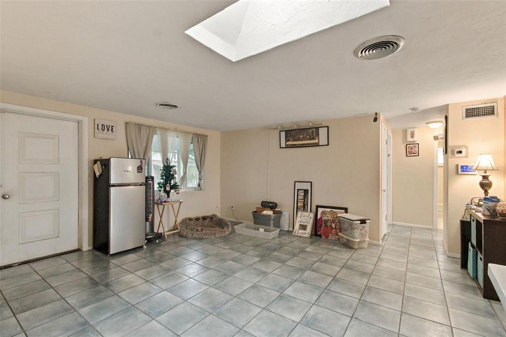 2236 Alice Road Sarasota, FL 34231 - Photo 9 of 24 Gallery Image 9
