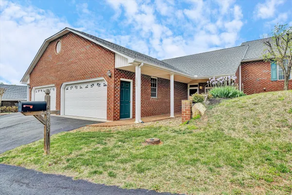 $329,950 | 2505 Feather Garden Circle, Vinton, VA 24179