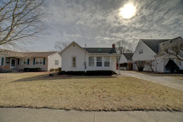 $54,900 | 555 East Mulberry Street, Watseka, IL 60970