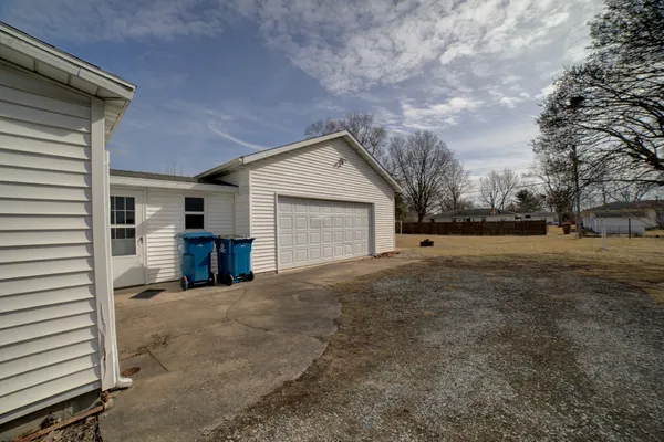 $40,000 | 555 East Mulberry Street, Watseka, IL 60970
