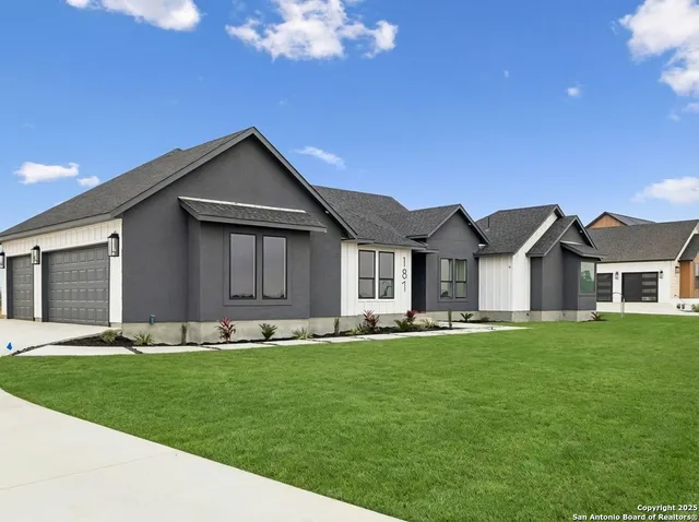 $650,000 | 187 Hidden Ranch Court, Floresville, TX 78114