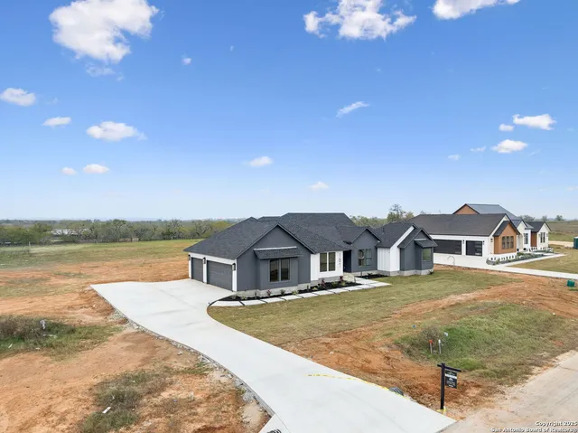 $650,000 | 187 Hidden Ranch Court, Floresville, TX 78114