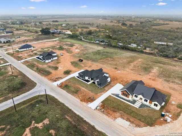 $650,000 | 187 Hidden Ranch Court, Floresville, TX 78114