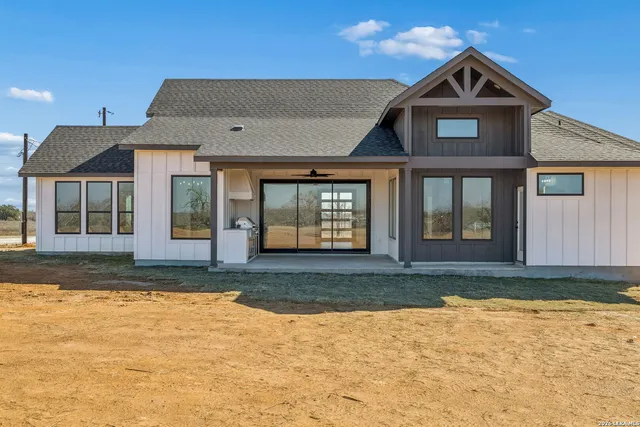 $650,000 | 187 Hidden Ranch Court, Floresville, TX 78114