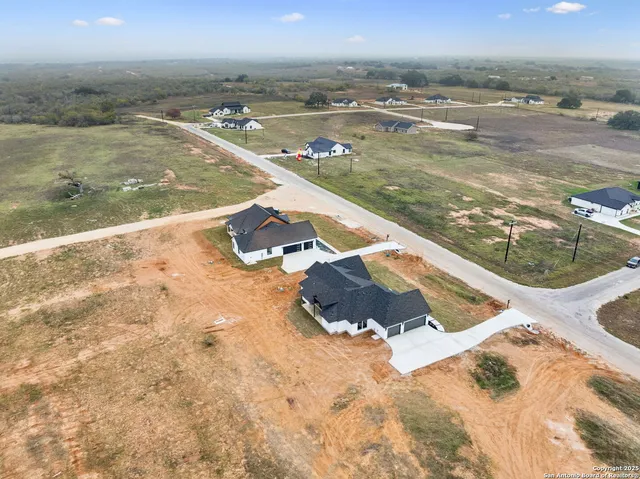 $650,000 | 187 Hidden Ranch Court, Floresville, TX 78114