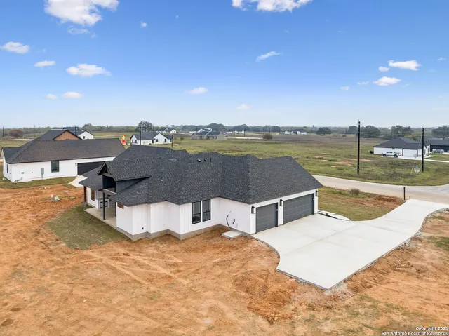 $650,000 | 187 Hidden Ranch Court, Floresville, TX 78114