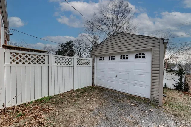 $204,900 | 7720 Weston Place, St. Louis, MO 63117