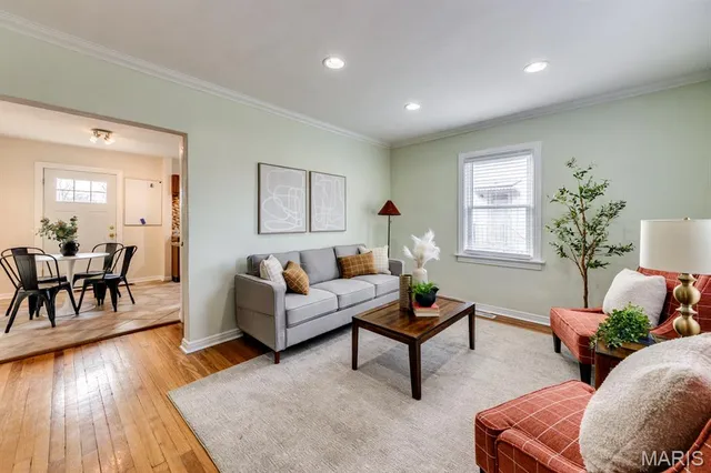 $204,900 | 7720 Weston Place, St. Louis, MO 63117