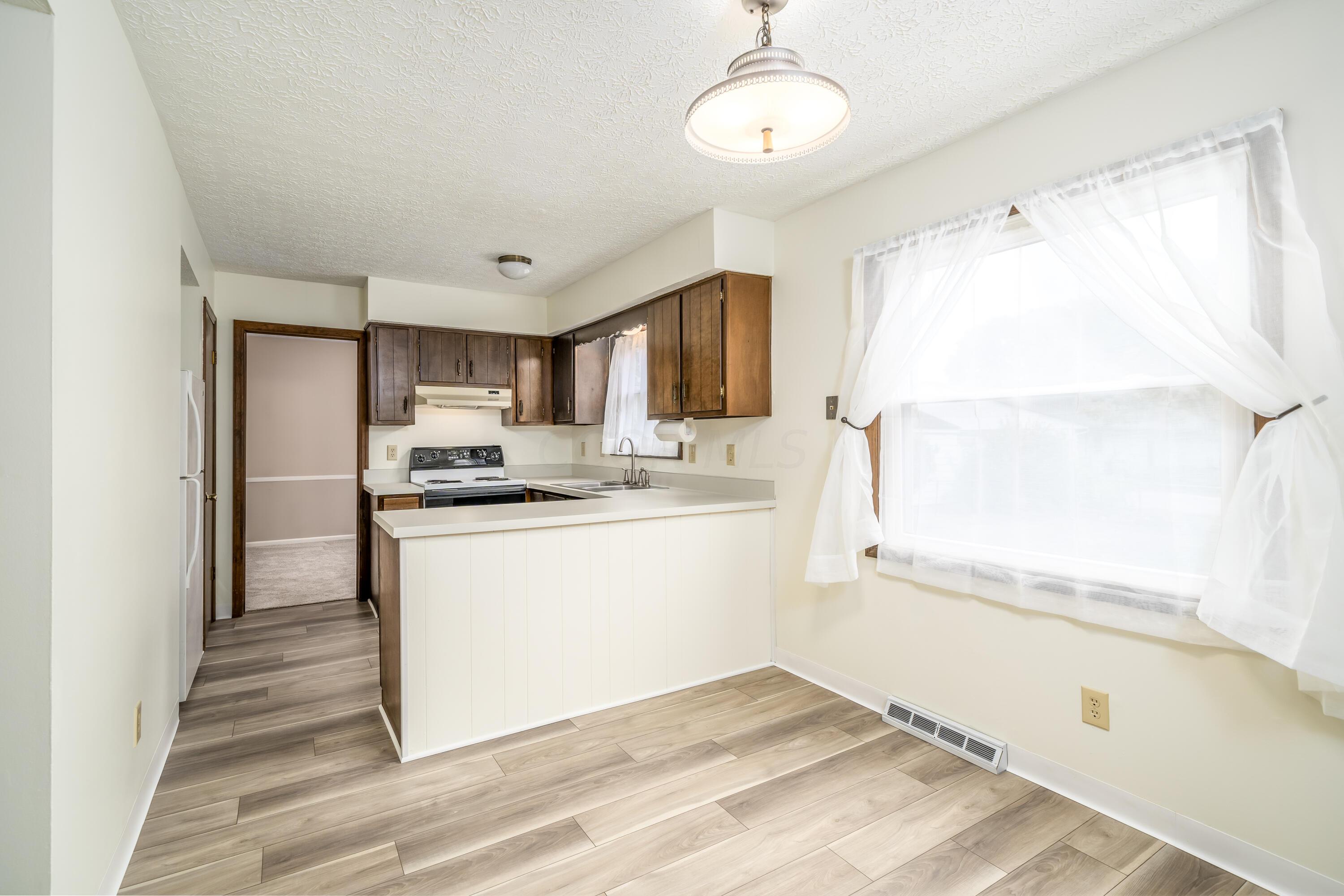 3500 Maize Road Columbus, OH 43224 - Photo 12 of 31 Kitchen