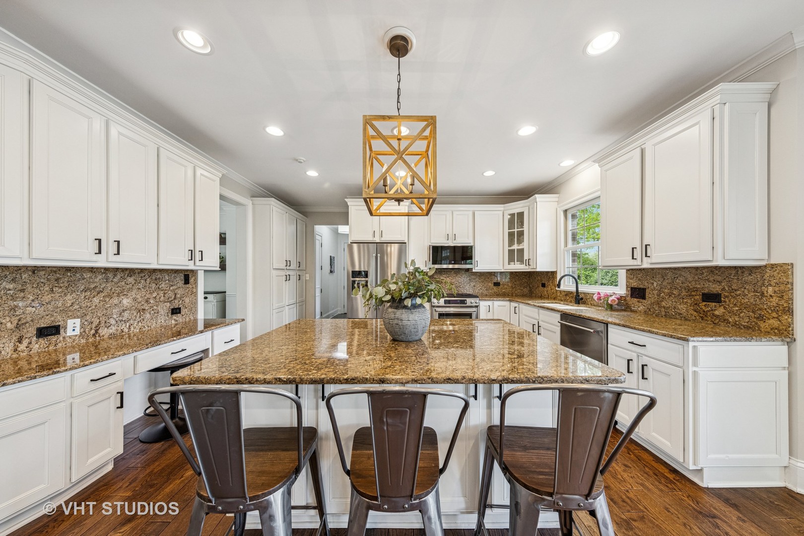 8250 Steepleside Drive Burr Ridge, IL 60527 - Photo 4 of 35 Gallery Image 4