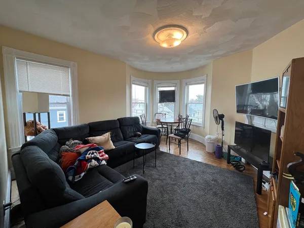 $3,995 | 59 Cedar Street, Unit 3L, Somerville, MA 02143