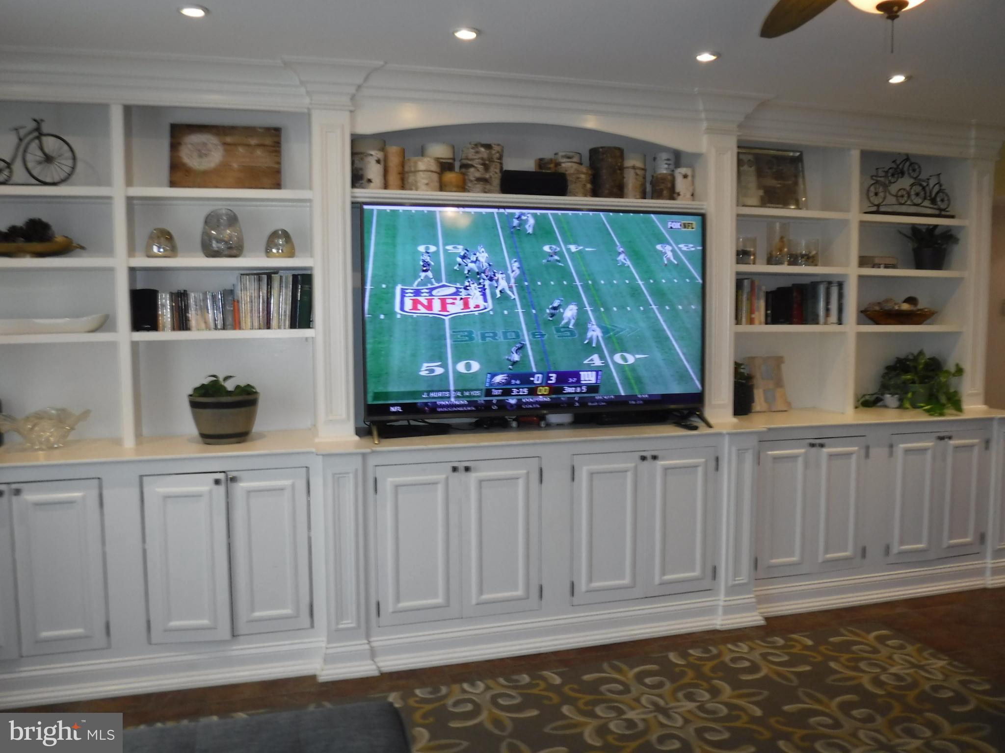 53 Cactus Road Levittown, PA 19057 - Photo 3 of 30