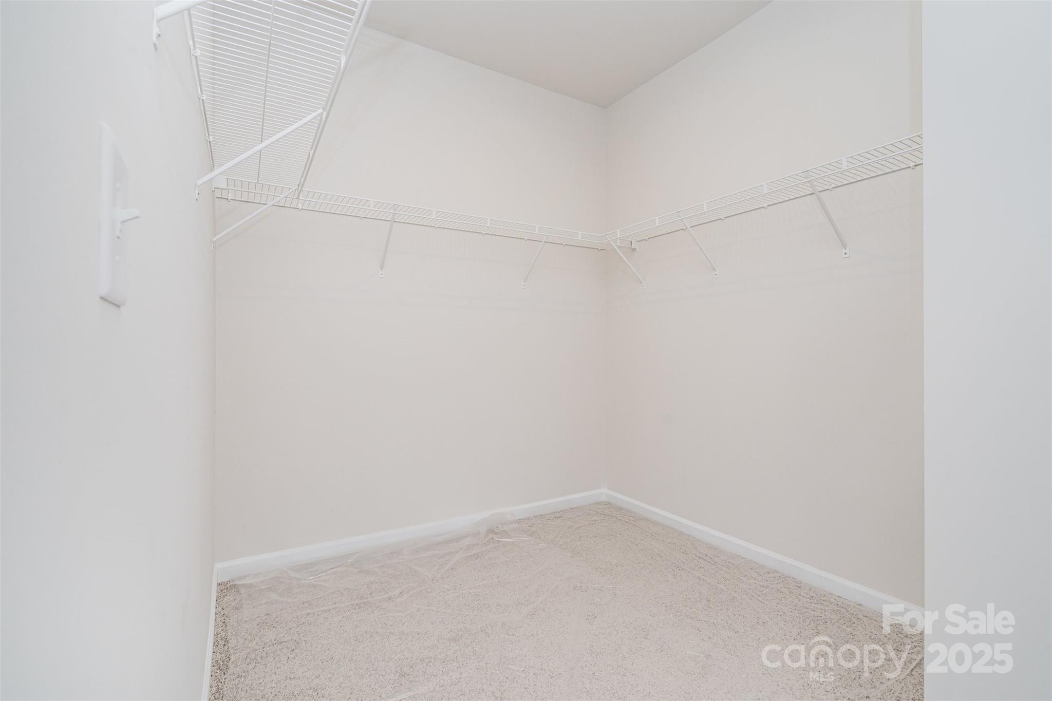 7312 Boswell Road Charlotte, NC 28215 - Photo 22 of 33 a room that has a window in it