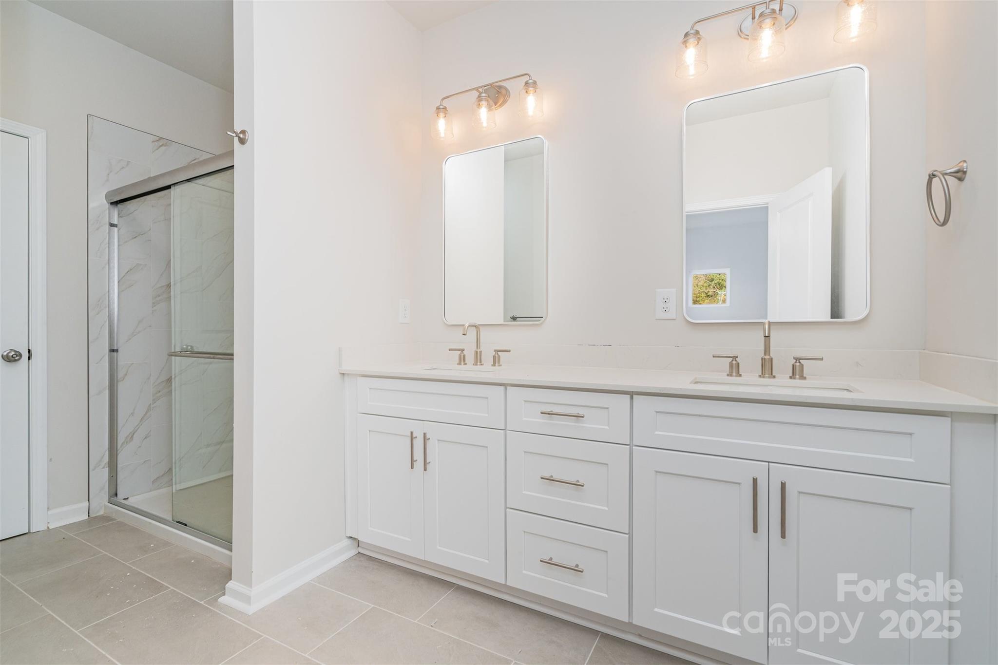 7312 Boswell Road Charlotte, NC 28215 - Photo 23 of 33 a bathroom with double sink and a mirror
