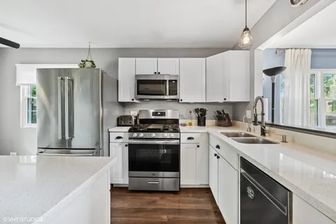 $2,450 | 627 Ascot Lane, Streamwood, IL 60107