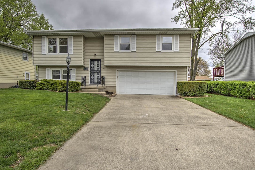 1606 East Barrington Avenue Decatur, IL 62526 - Photo 1 of 26 Gallery Image 1