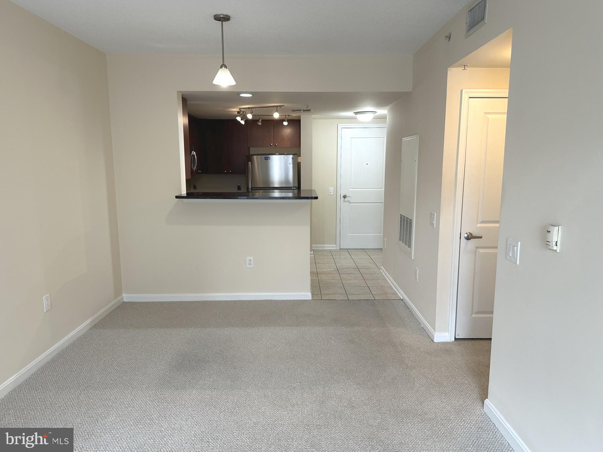 930 Wayne Avenue, Unit 1001 Silver Spring, MD 20910 - Photo 7 of 28 Liv, Kit, Ent