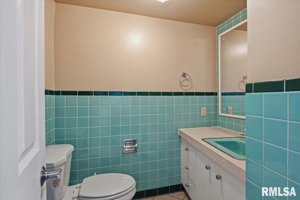 2390 Mound Road Jacksonville, IL 62650 - Photo 21 of 77 Gallery Image 21