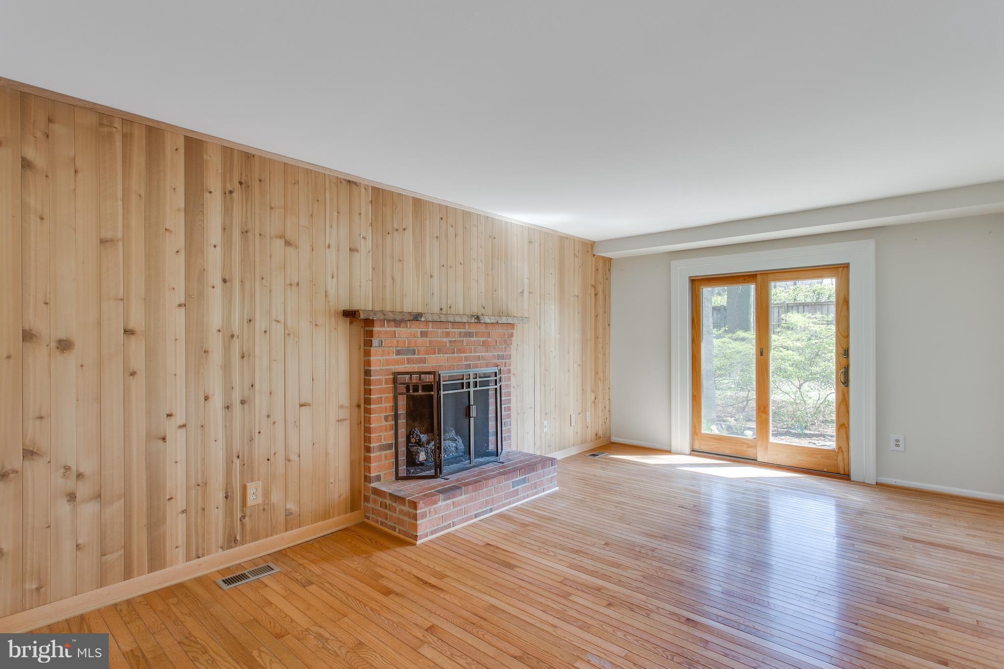 9860 Natick Road Burke, VA 22015 - Photo 12 of 30 Recently converted gas fireplace with remote