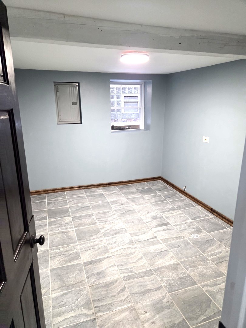 6324 South Francisco Avenue Chicago, IL 60629 - Photo 20 of 25 a view of empty room with windows