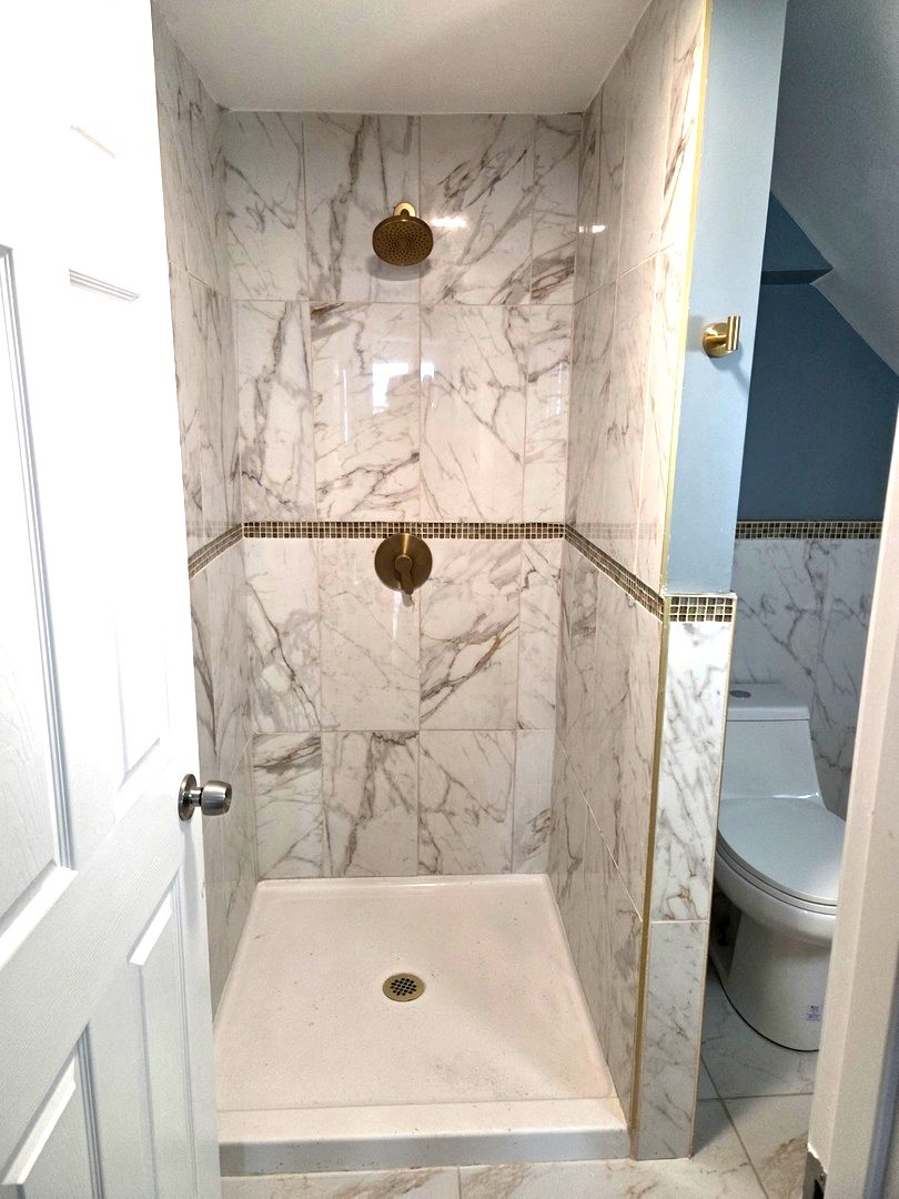 6324 South Francisco Avenue Chicago, IL 60629 - Photo 24 of 25 a bathroom with a tub and a shower