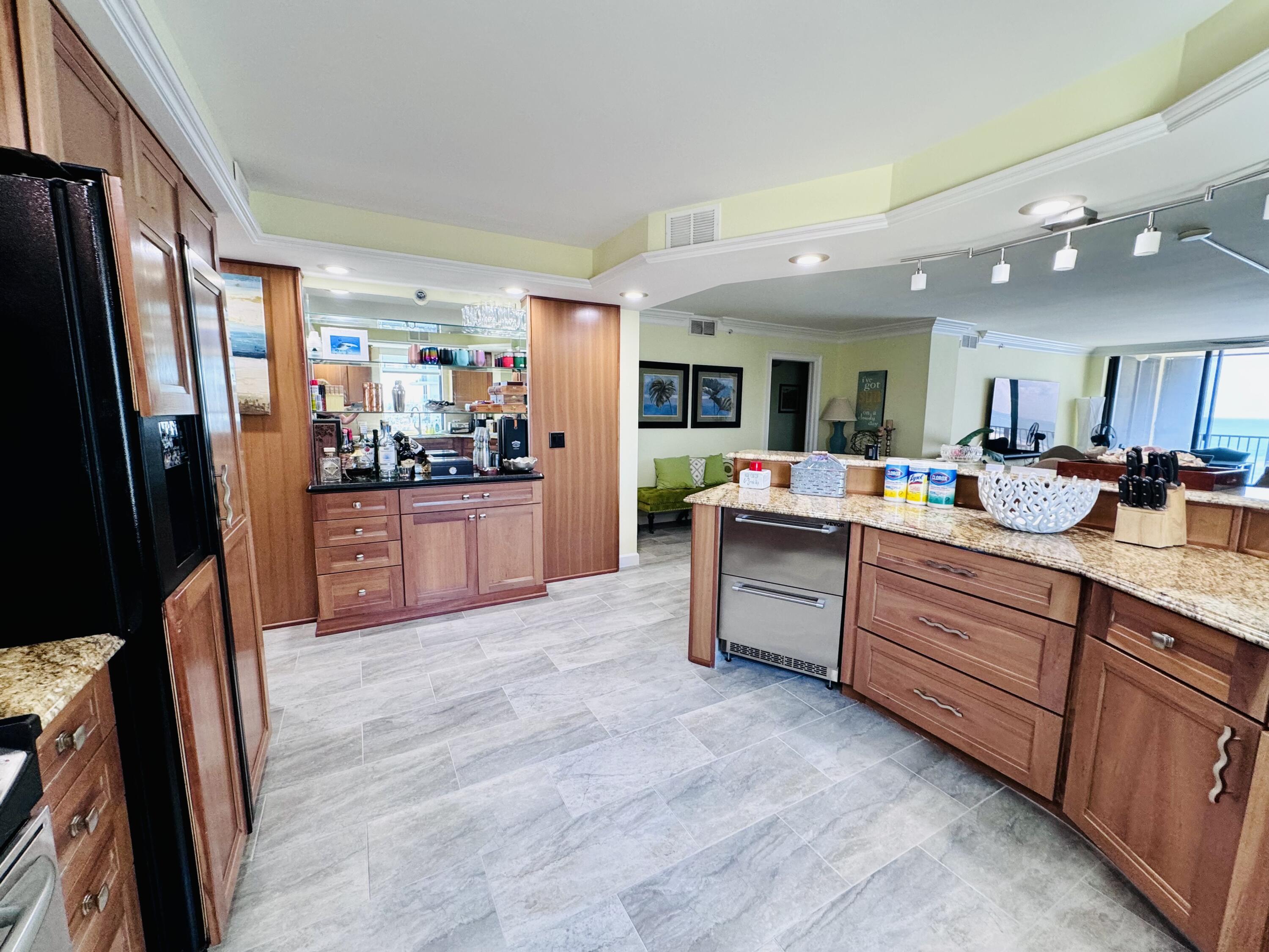 200 South Beach Road, Unit 403 Tequesta, FL 33469 - Photo 9 of 46 IMG_1478