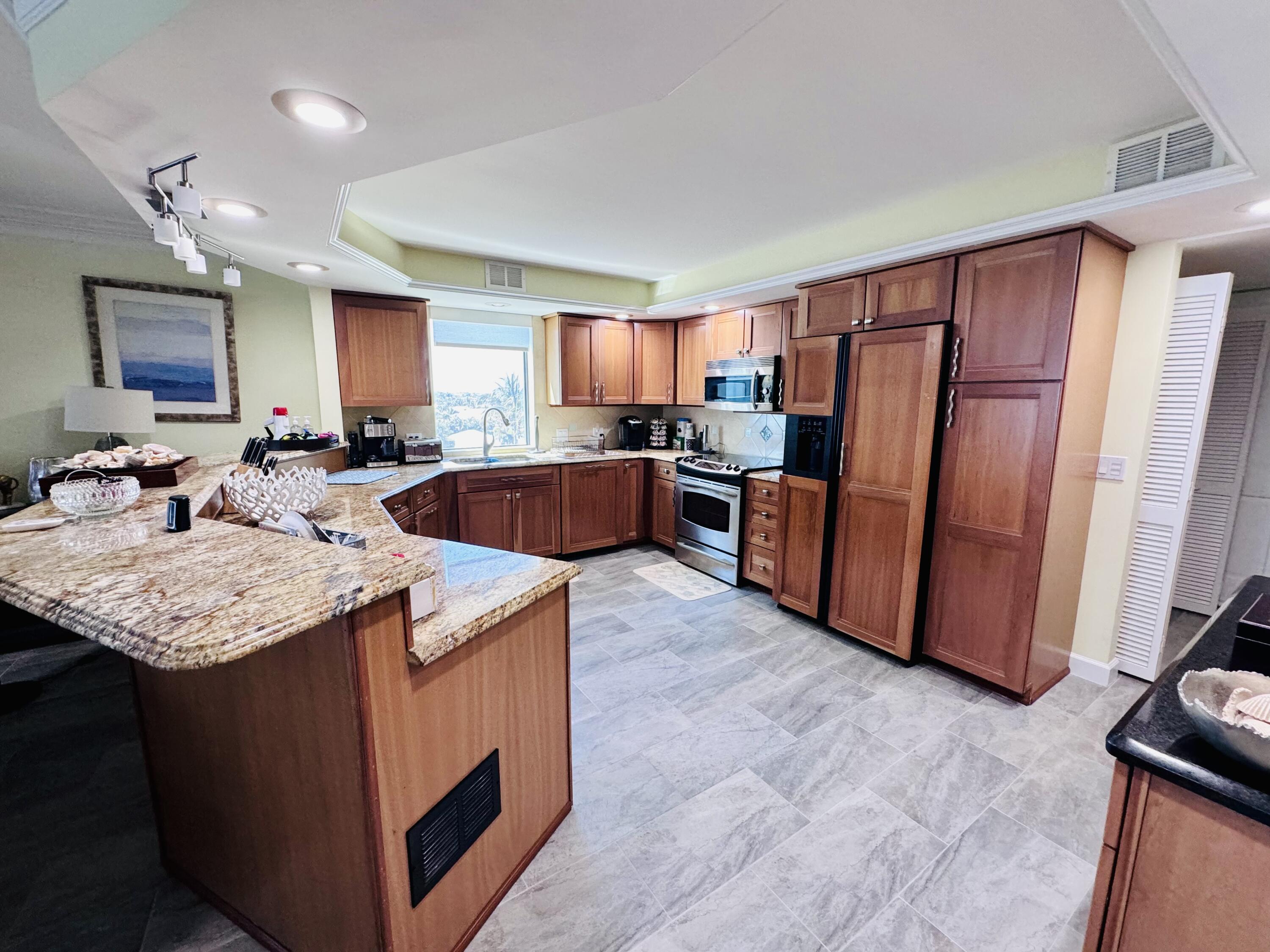 200 South Beach Road, Unit 403 Tequesta, FL 33469 - Photo 10 of 46 IMG_1479