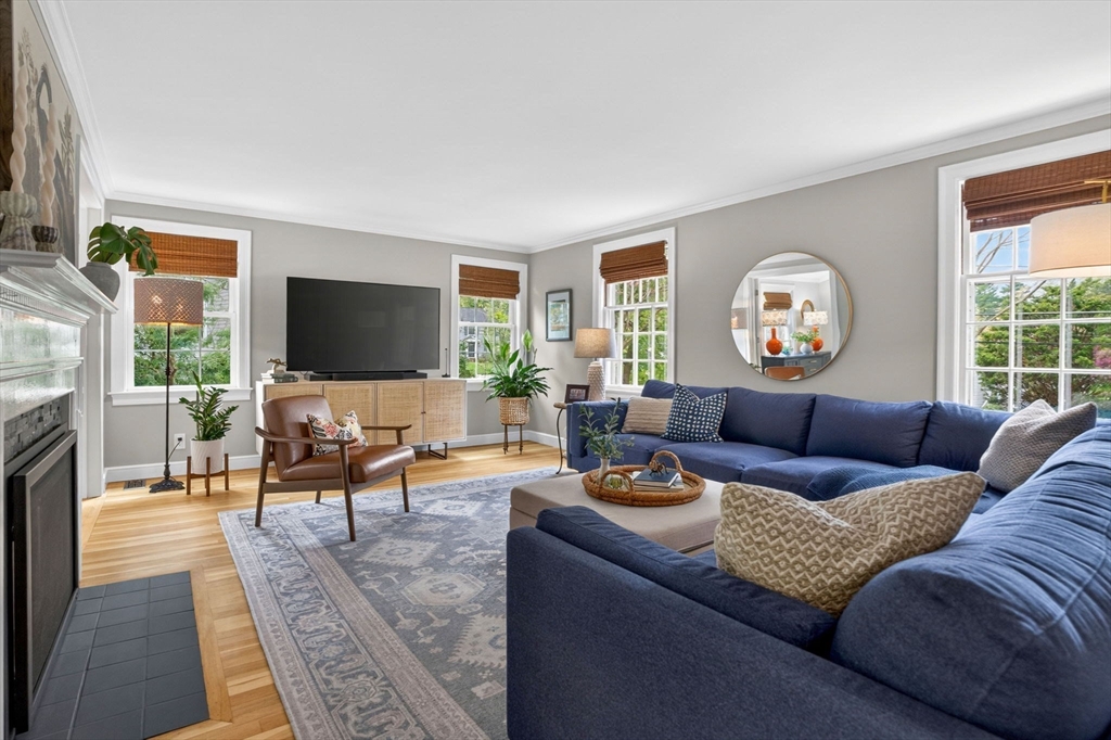 26 Hobart Road Wellesley, MA 02482 - Photo 5 of 34 Gallery Image 5