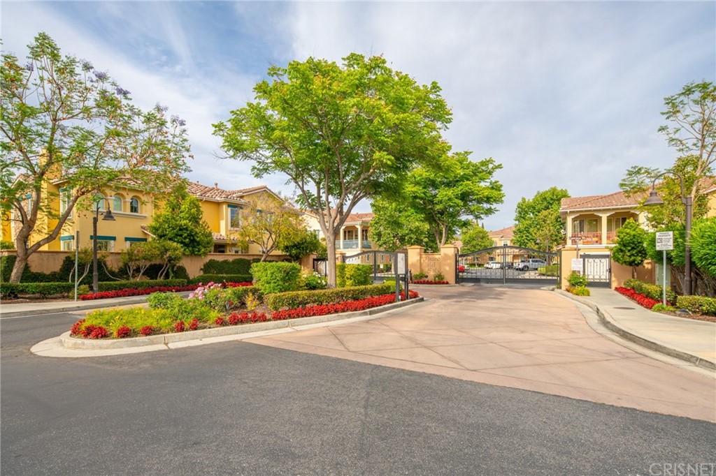 2903 Esperanza Way, Unit B Simi Valley, CA 93063 - Photo 2 of 25