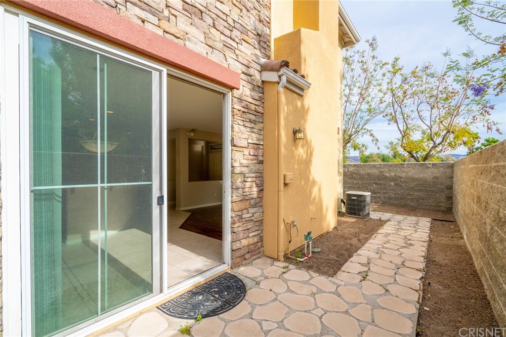 2903 Esperanza Way, Unit B Simi Valley, CA 93063 - Photo 20 of 25