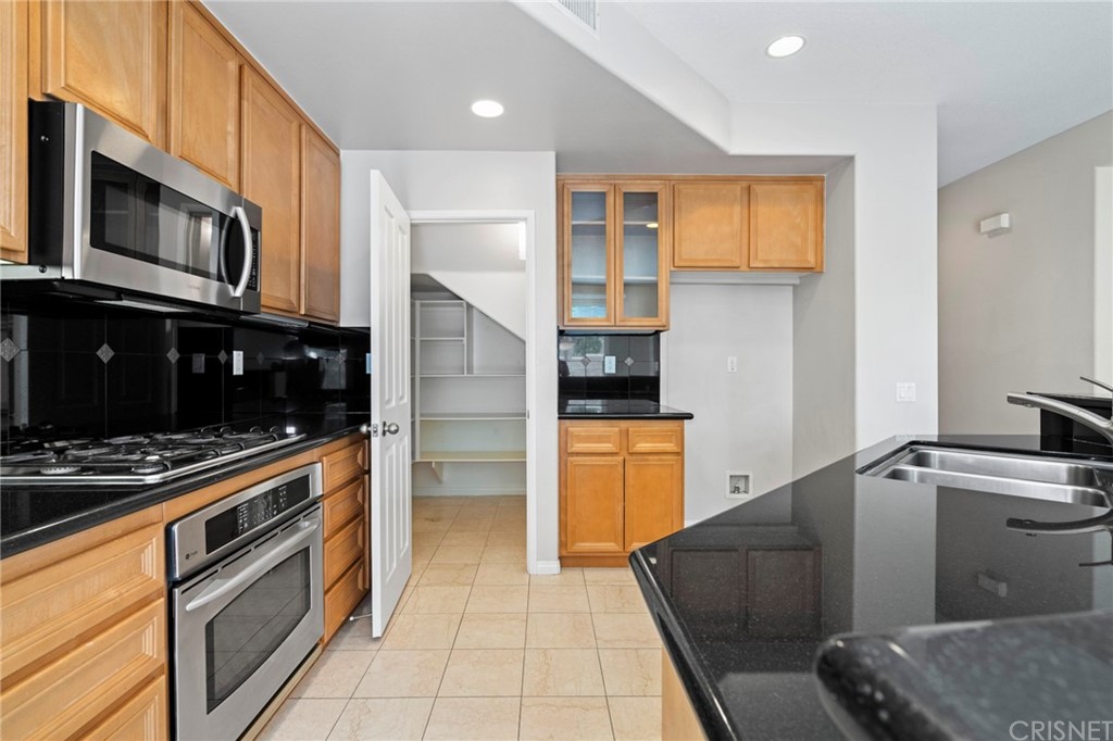 2903 Esperanza Way, Unit B Simi Valley, CA 93063 - Photo 7 of 25