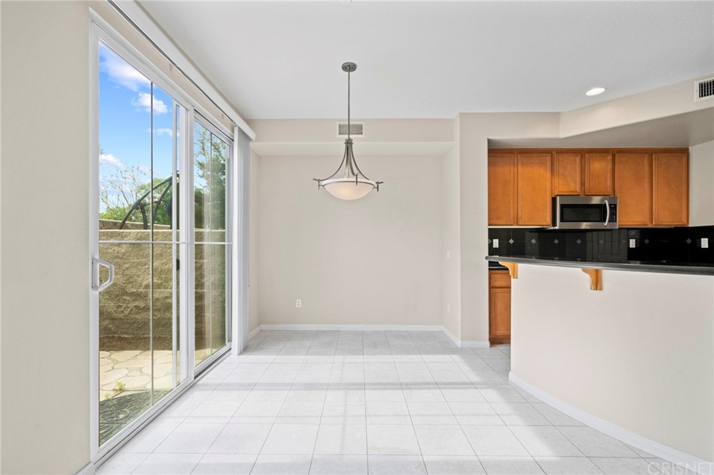 2903 Esperanza Way, Unit B Simi Valley, CA 93063 - Photo 8 of 25