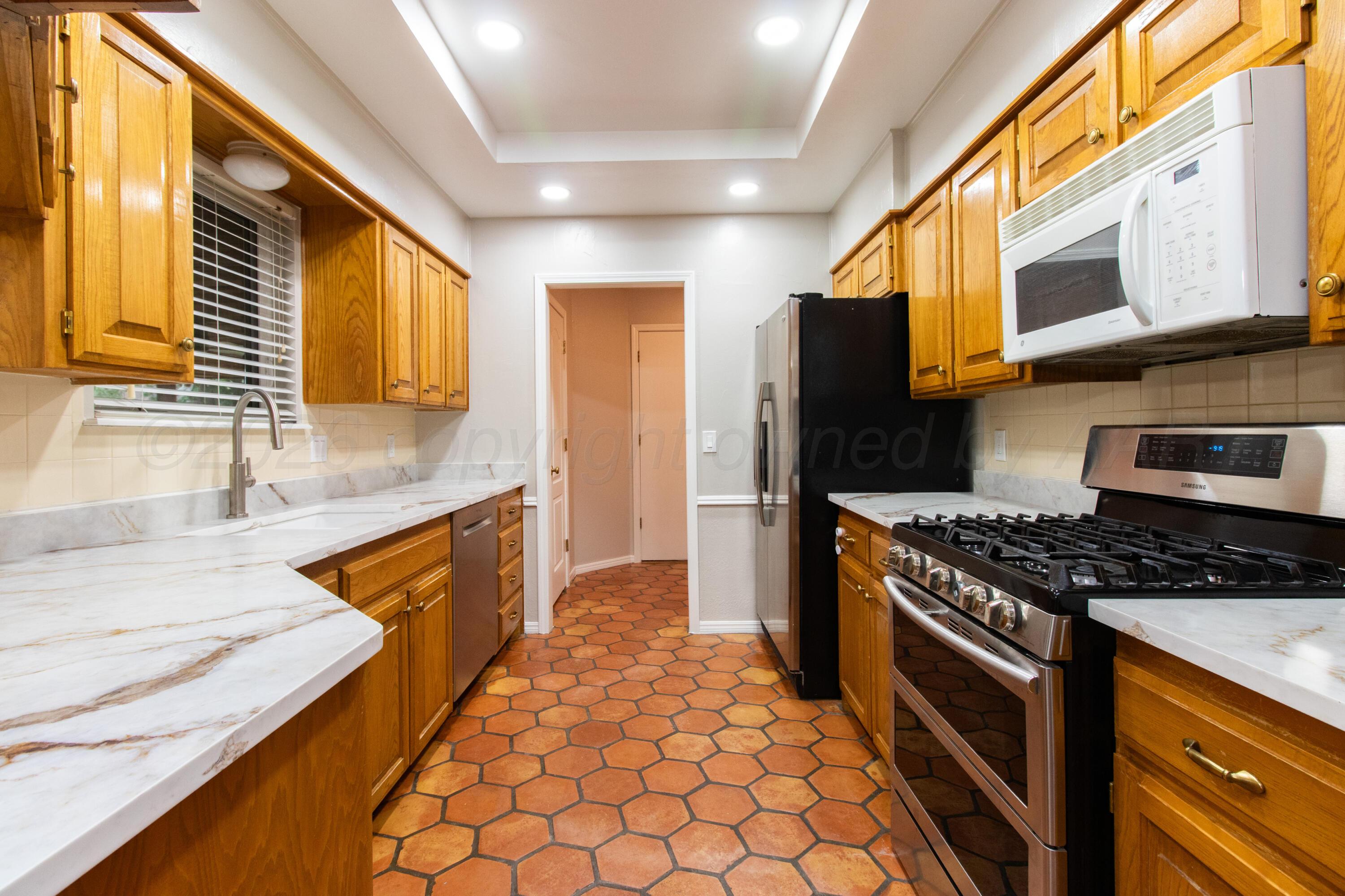 4211 Rondo Avenue Amarillo, TX 79110 - Photo 13 of 35 013