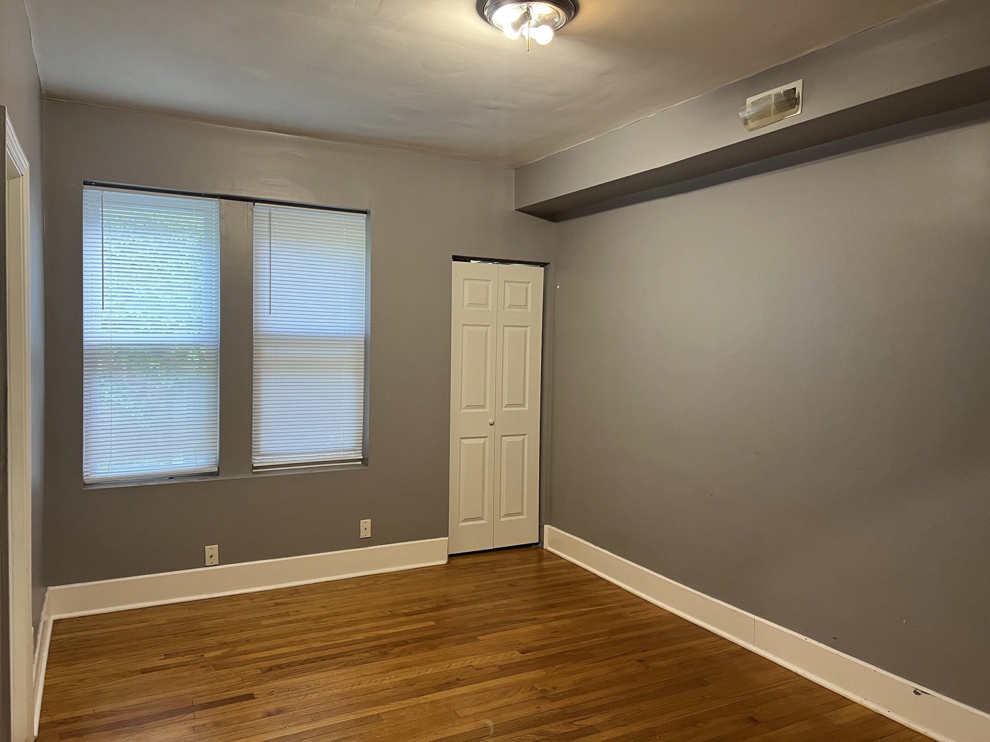 6926 South Paxton Avenue, Unit 2S Chicago, IL 60649 - Photo 8 of 10