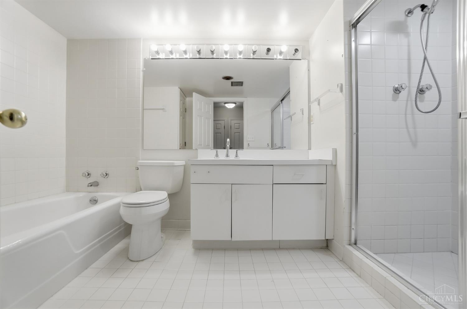 2444 Madison Road, Unit 408 Cincinnati, OH 45208 - Photo 26 of 49