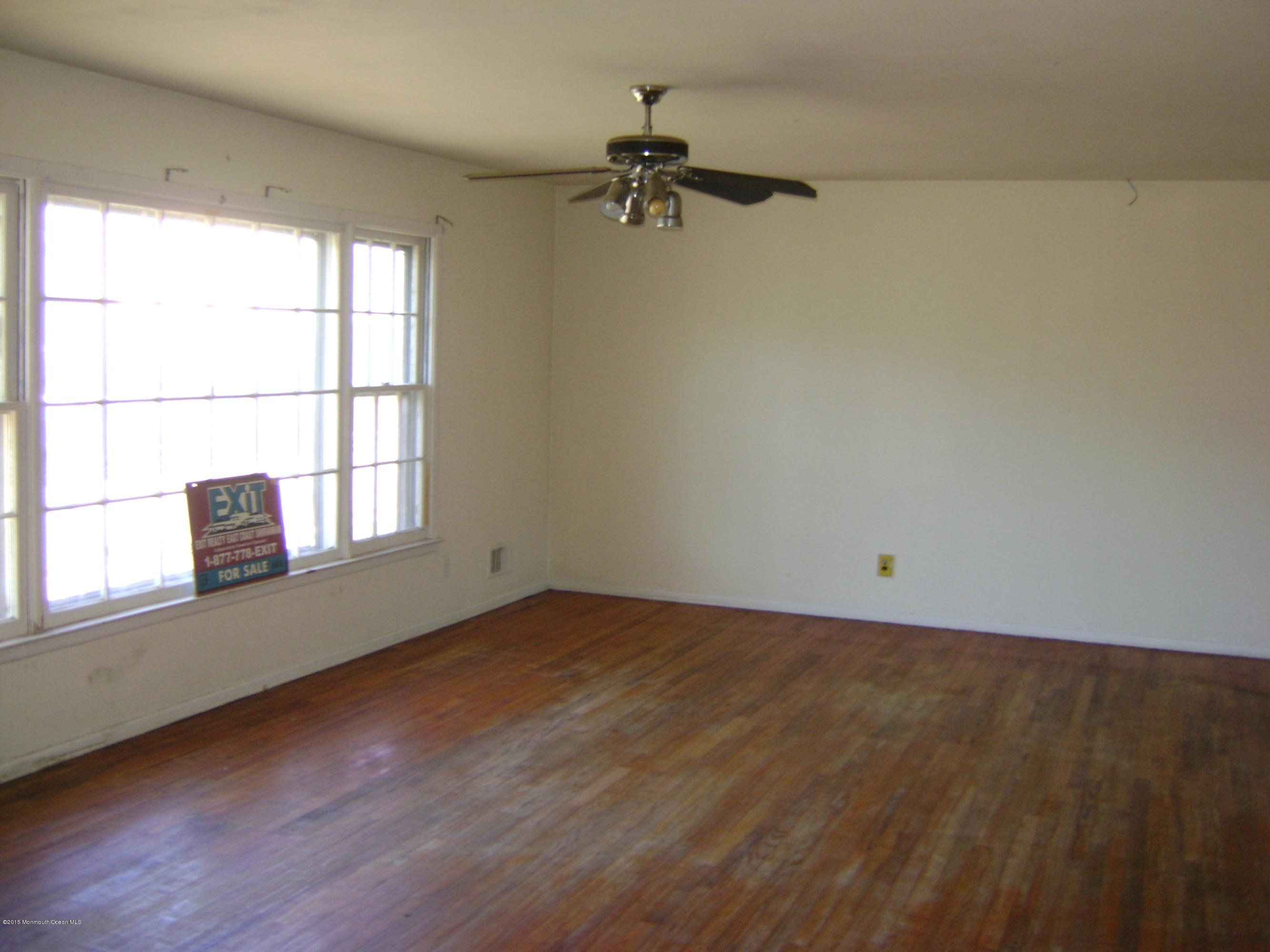 1014 Fordham Road Neptune Township, NJ 07753 - Photo 8 of 13 DSC08214