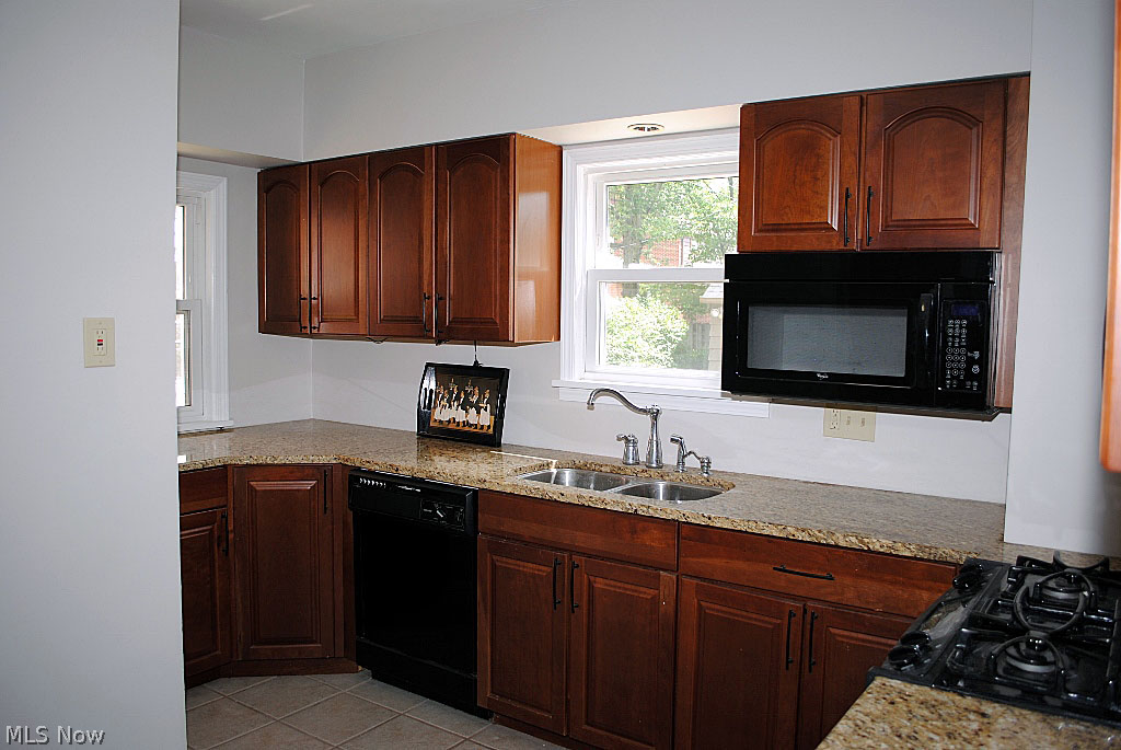 3782 Hillbrook Road Cleveland, OH 44118 - Photo 6 of 20
