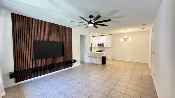 $2,100 | 3549 Forest Hill Boulevard, Unit 19, Palm Springs, FL 33406