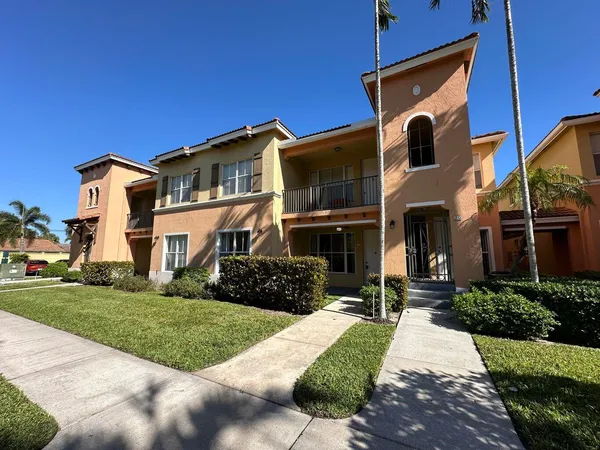 $2,099 | 3549 Forest Hill Boulevard, Unit 19, Palm Springs, FL 33406