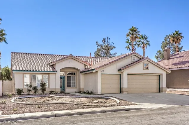 $2,495 | 657 Canyon Crest Drive, Las Vegas, NV 89123