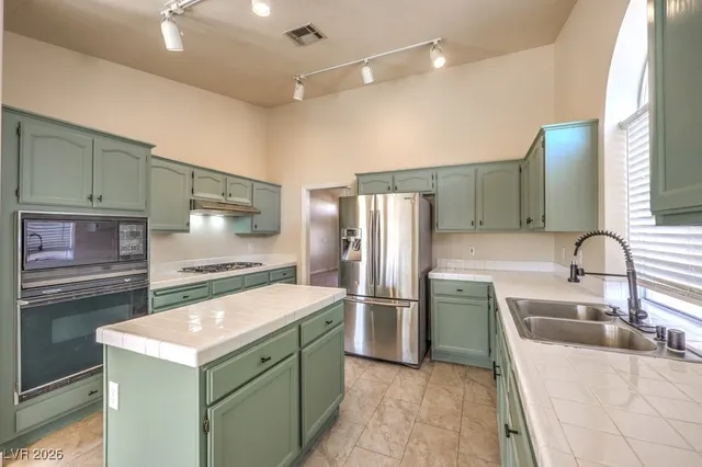 $2,495 | 657 Canyon Crest Drive, Las Vegas, NV 89123