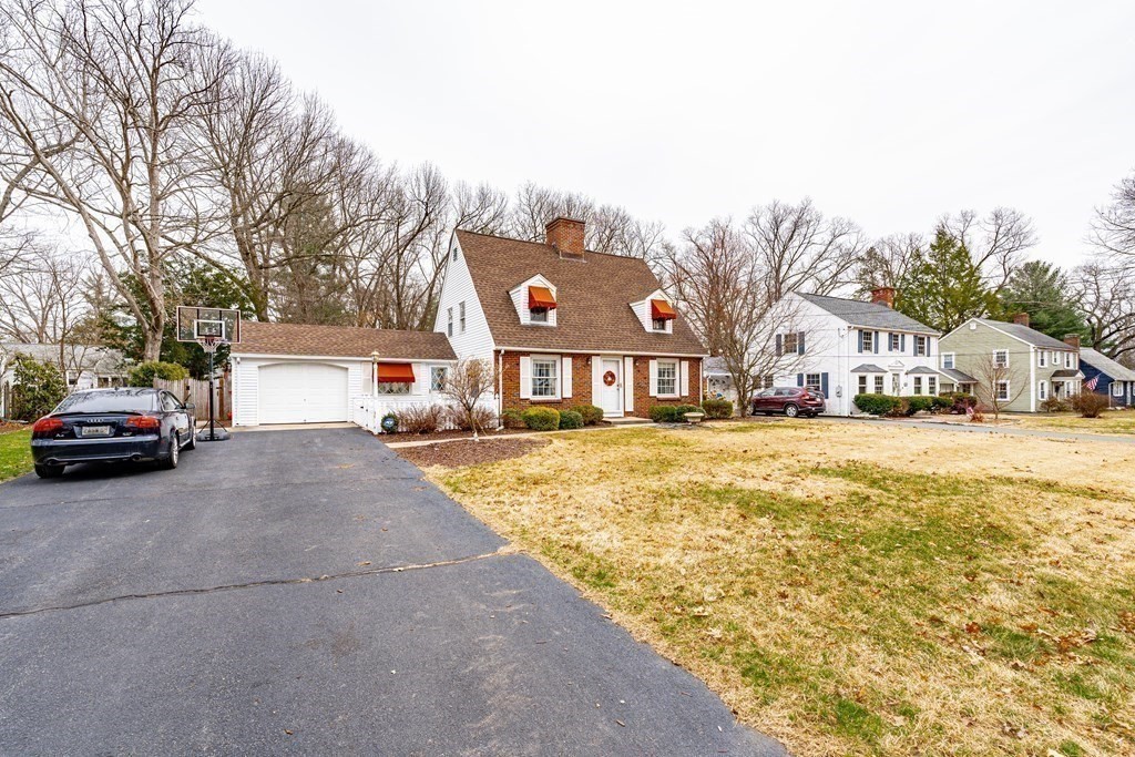111 Bridle Path Road Springfield, MA 01118 - Photo 4 of 36
