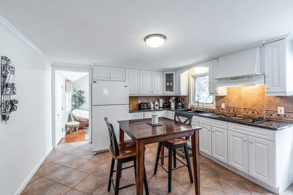 111 Bridle Path Road Springfield, MA 01118 - Photo 8 of 36