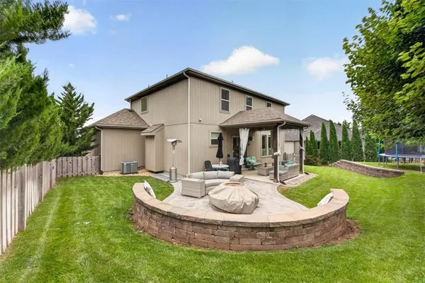 $559,000 | 4401 Northeast Gateway Drive, Lee's Summit, MO 64064