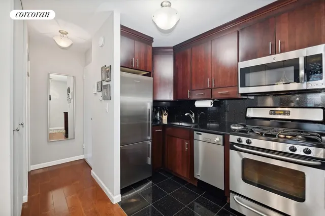 $585,000 | 353 East 72nd Street, Unit 10C | Lenox Hill