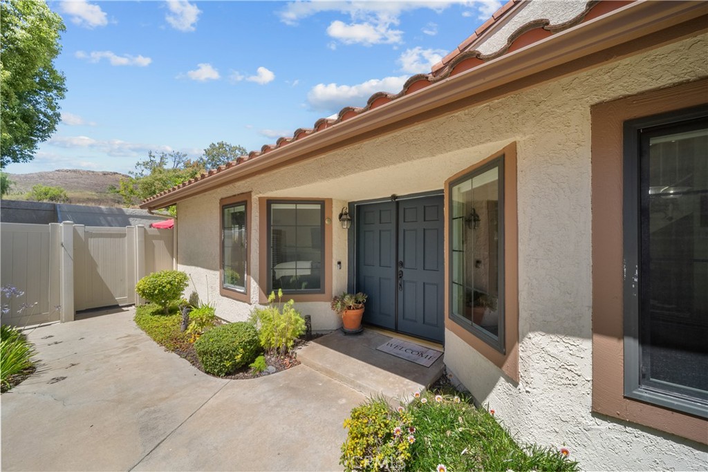 757 Congressional Road Simi Valley, CA 93065 - Photo 2 of 28